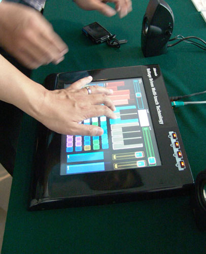 基于矽创电子压电式触控IC的电子音乐DJ解决方案吸引了很多工程师